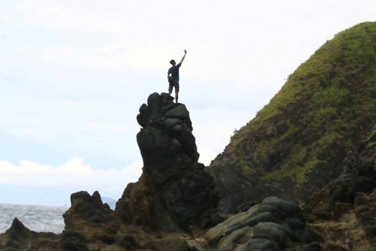 Inilah lokasi Pantai Telawas di Selong Belanak, Lombok Tengah yang tergolong pantai ekstrim, namun kerap dijadikan lokasi swafoto para pengunjung.