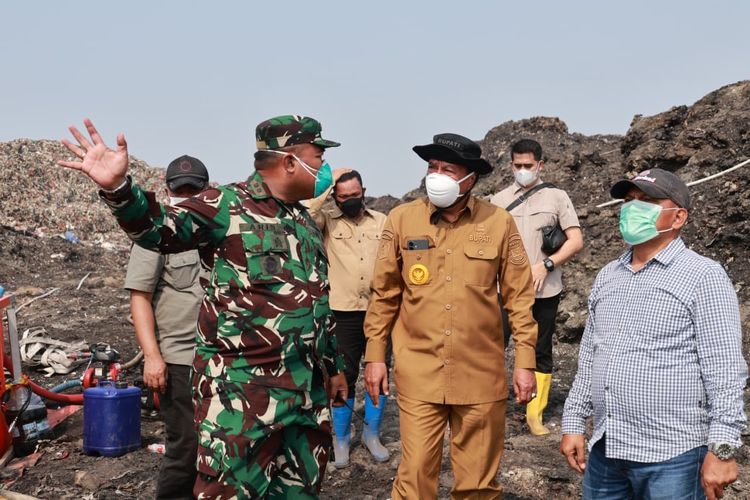 Tinjau TPA Jatiwaringin, Bupati Tangerang Sebut Asap Mulai Terkendali dan Titik Api Berkurang