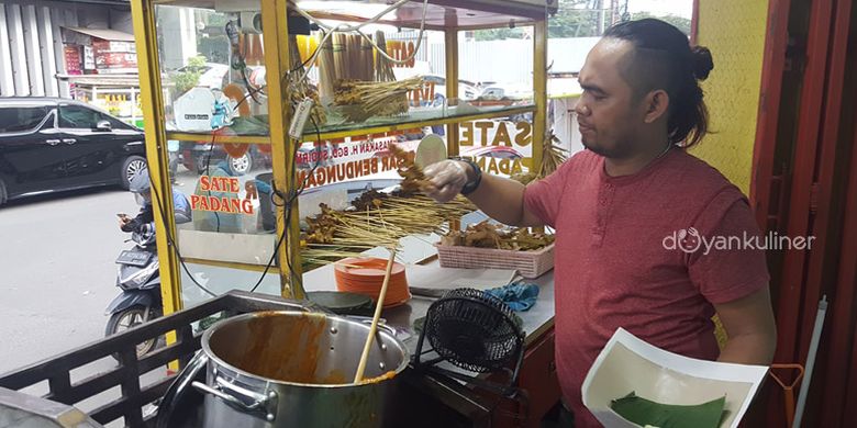 Sate Padang Takana Juo di Bendungan Hilir (Benhil), Jakarta Pusat.