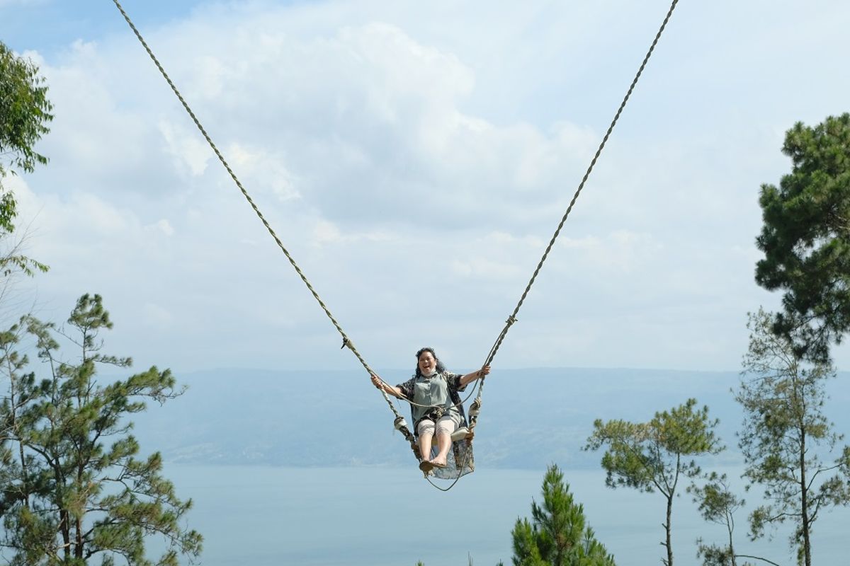 Bukit Indah Simarjarunjung DOK. Shutterstock/JUAN HERBERT GIRSANG