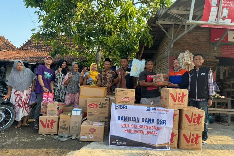 BRI Insurance memberikan bantuan untuk korban banjir di Kudus dan Demak.