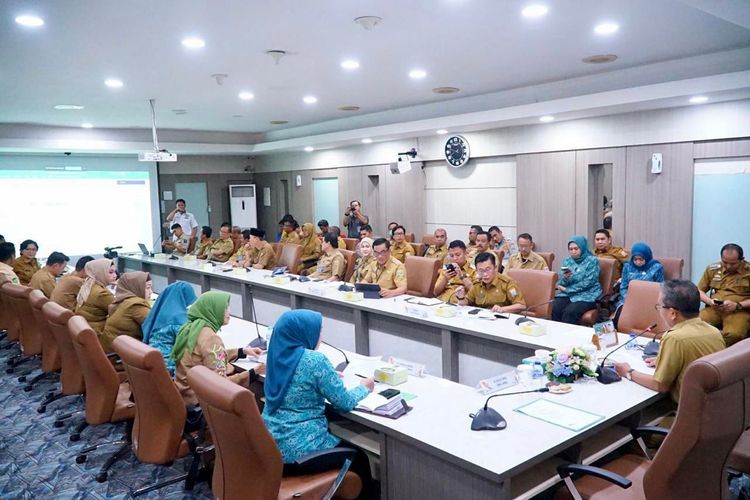 Rapat finalisasi agenda kunjungan kerja (Kunker) Ketua Umum (Ketum) TP PKK pusat Tri Tito Karnavian ke Bumi Sriwijaya pada Tanggal 21 Februari hingga 22 Februari 2024. Kegiatan ini berlangsung di Ruang Rapat Bina Praja Pemprov Sumsel, Palembang, 
