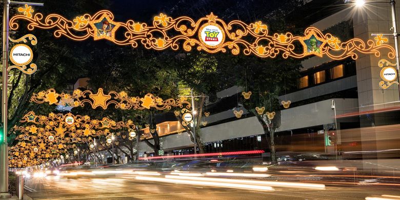 Dekorasi Toy Story gemerlapan di Orchard Road.