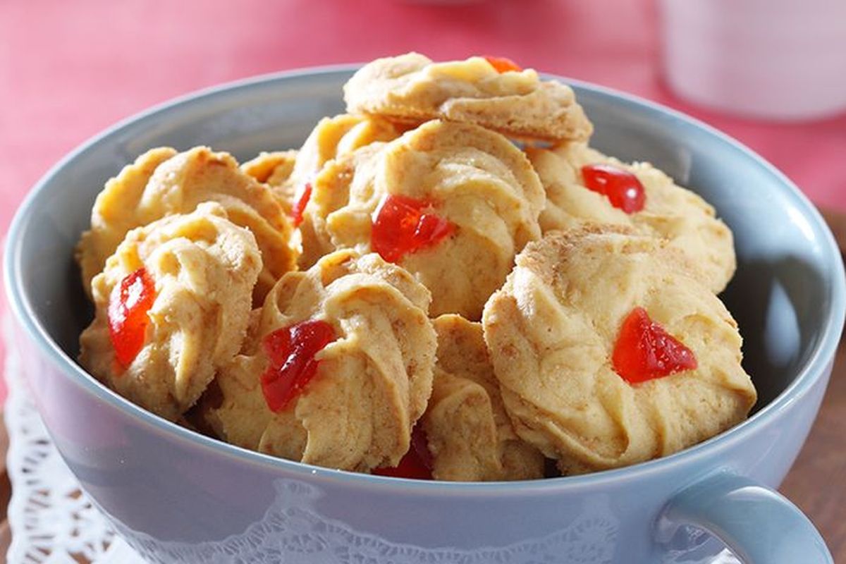 Kue semprit keju, salah satu ide kue kering Lebaran 2025.