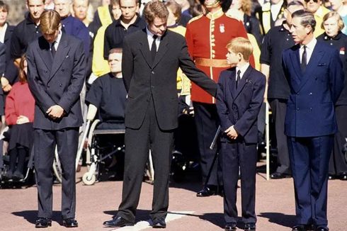 Mengapa Pangeran Charles Memakai Jas Biru di Pemakaman Putri Diana?