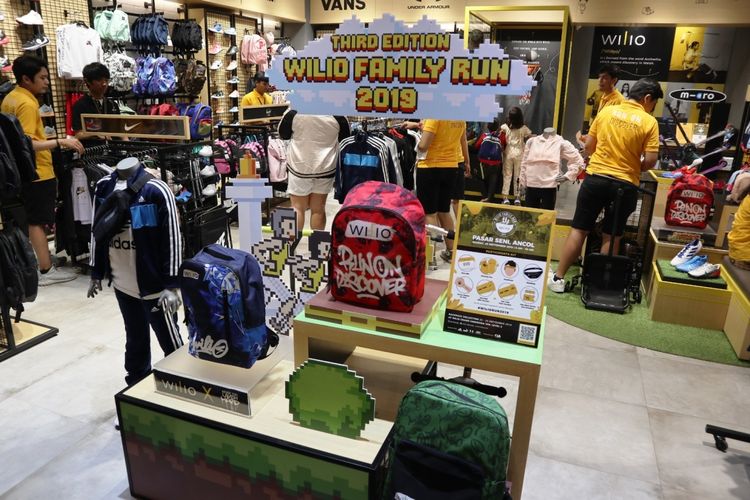 Tiga tas sekolah Wilio hasil kolaborasi bersama NeverTooLavish.