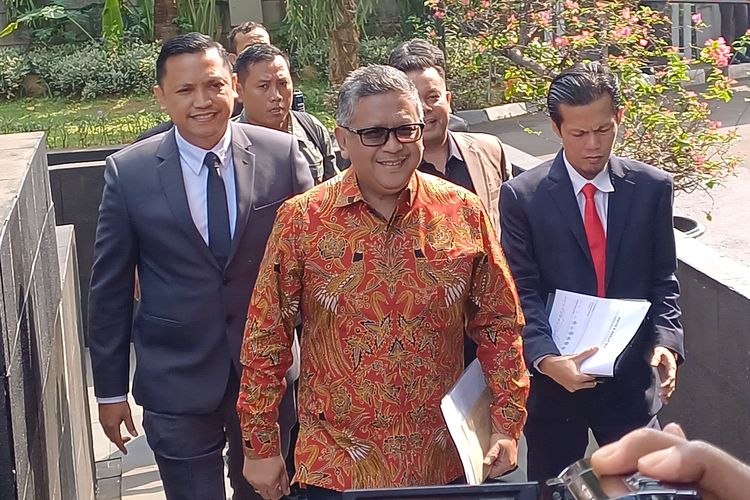 Sekretaris Jenderal (Sekjen) PDI-P Hasto Kristiyanto memenuhi panggilan Komisi Pemberantasan Korupsi (KPK) untuk menjalani pemeriksaan, Senin (10/6/2024