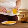 6 Bahaya Makanan Sambil Berdiri bagi Kesehatan