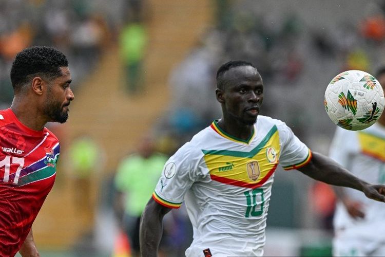 Aksi Sadio Mane dalam laga Grup C Piala Afrika 2023 antara Senegal vs Gambia di Stadae Charles Konan Banny, Yamoussoukro, 15 Januari 2024. (Photo by Issouf SANOGO / AFP)