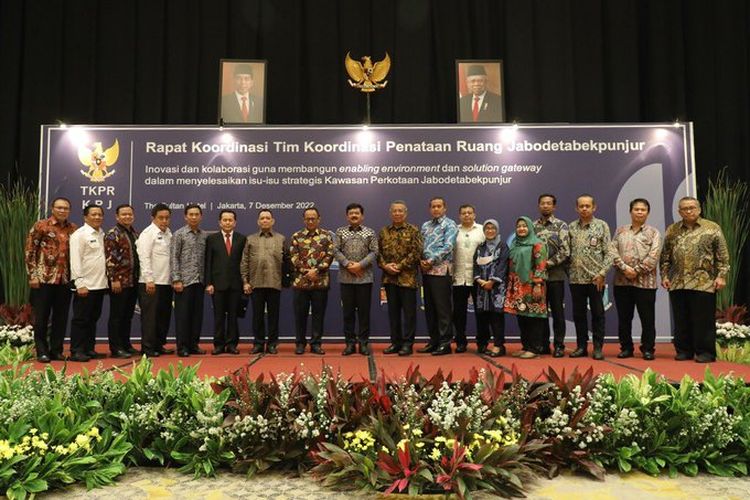 Menteri ATR/Kepala BPN Hadi Tjahjanto saat memimpin Rapat Koordinasi Tim Koordinasi Penataan Ruang (TKPR) Jabodetabek-Punjur pada Rabu (07/12/2022).