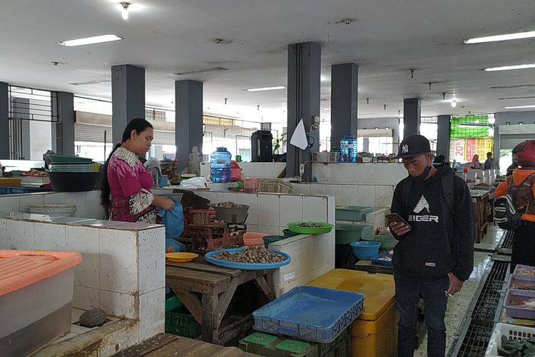 Harga sejumlah ikan naik karena banyak nelayan yang tak melaut 