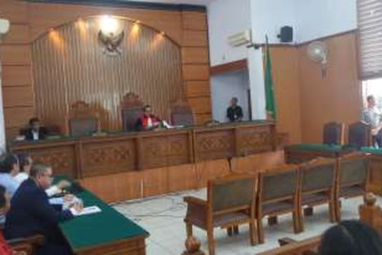 Sidang praperadilan mantan Ketua DPD Irman Gusman ditunda pekan depan lantaran KPK tak hadir dalam sidang yang digelar di PN Jakarta Selatan, Selasa (18/10/2016).