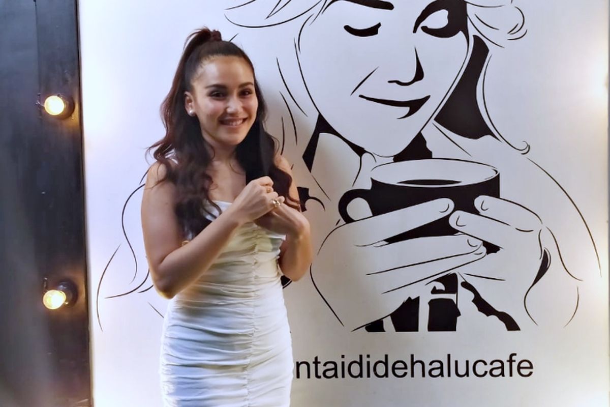 Pedangdut Ayu Ting Ting memutuskan terjun ke dunia kecantikan dengan merilis Snow Glow Cream by Ayu Ting Ting.