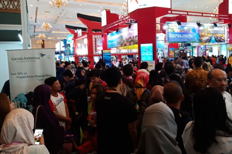 Suasana Garuda Indonesia Travel Fair (GATF) 2018 phase 2, 5-7 Oktober 2018 di Jakarta Convention Centre, Jakarta, Jumat (5/9/2018).