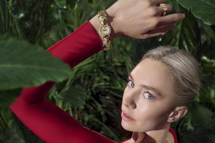 Vanessa Kirby dengan koleksi Panthère de Cartier