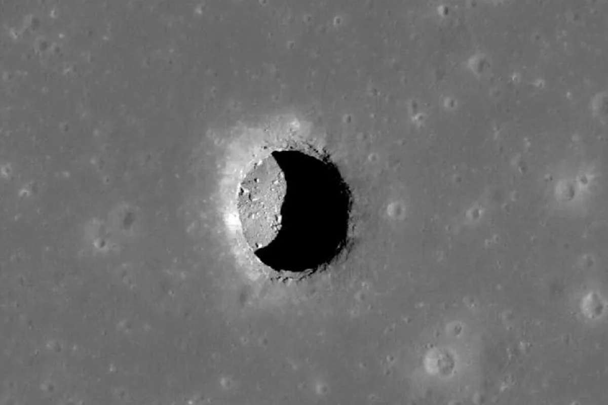 Gua Pertama Ditemukan di Bulan, Seperti Apa?