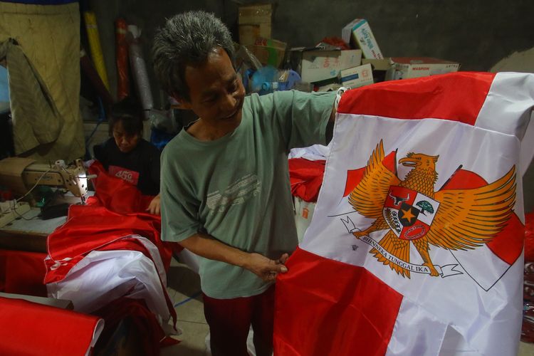 Demi Merah Putih, Nuning Rela Tutup Warung 2 Bulan untuk Menjahit Bendera