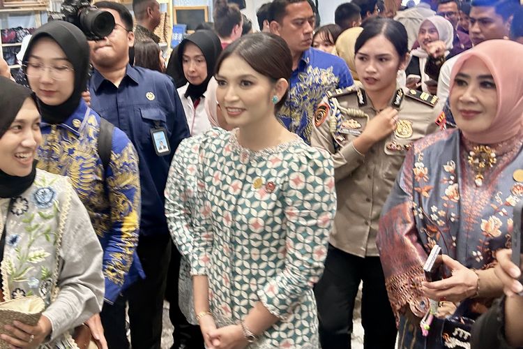 Penampilan Selvi Ananda di Pembukaan INACRAFT 2026 di Jakarta Convention Center (JCC), Jakarta Pusat, Rabu (4/2/2026).