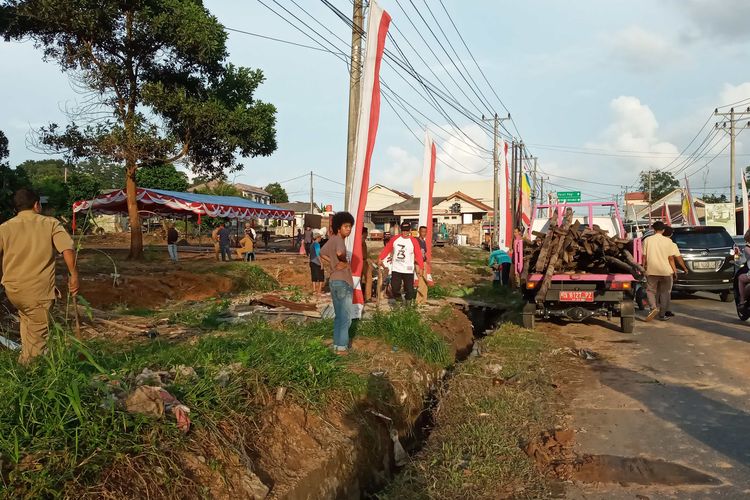 Lahan lokasi kegiatan Wapres Maruf Amin di Tua Tunu, Pangkal Pinang ditertibkan petugas.