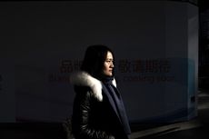 Pertanyakan Nasib Suami, Istri Pengacara China Jalan Kaki 100 Km
