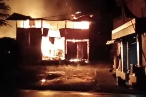 3 Jam Dilalap Api, Sebuah Pangkalan Gas Elpiji di Bogor Ludes Terbakar