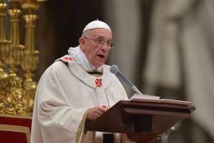 Paus Fransiskus menyampaikan khotbah Natal pertamanya sebagai pemimpin 1,2 miliar umat Katolik Roma, Selasa (24/12/2013) malam.