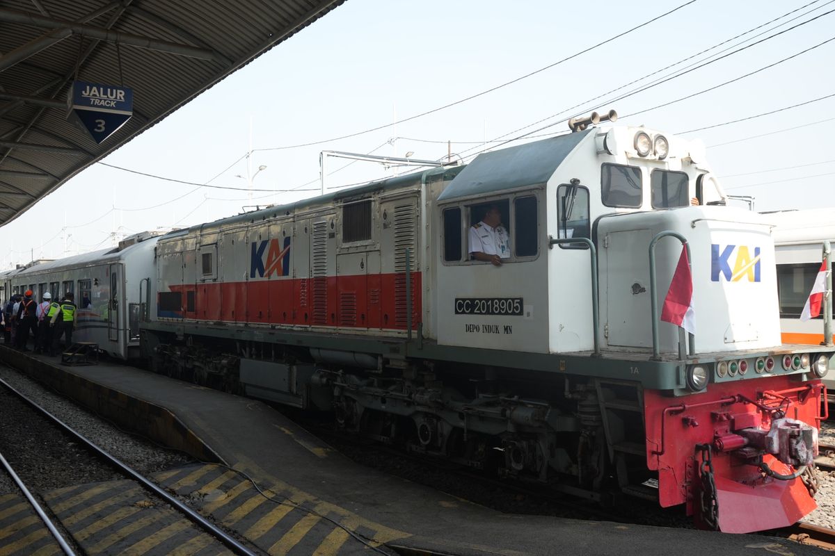 KA Mutiara Timur Tambahan, Selasa (18/3/2025).