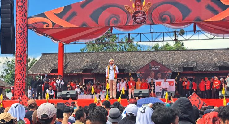 Kampanye di Kalbar, Ganjar Janji Bikin Infrastruktur demi Petani dan Pekebun