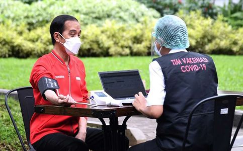 Indonesia Highlights: Jokowi Receives Second Covid-19 Vaccine Dose | Indonesia's Trans-Sumatera Toll Road Targeted for Completion by 2024: Senior Minister | Local Quarantine Must be Implemented, Jokow