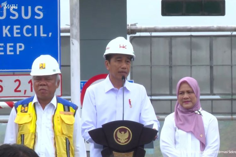  Presiden Joko Widodo (Jokowi) meresmikan Jalan Tol Bengkulu-Taba Penanjung di Gerbang Tol (GT) Bengkulu, Kamis (20/7/2023).
