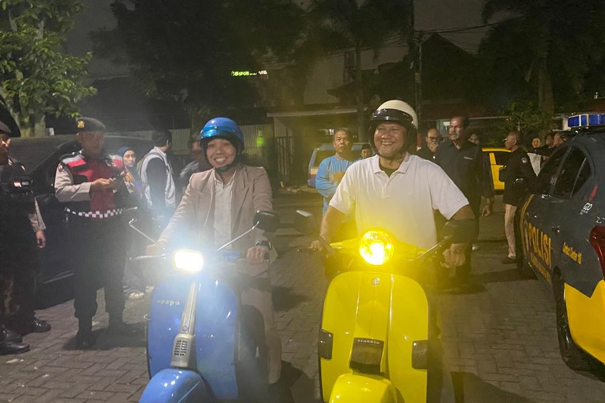 Selebgram Rizky Boncell bersama Heri Cahyono saat mendaftar sebagai calon independen Pilkada Kota Malang, Jawa Timur, Minggu (12/5/2024) malam