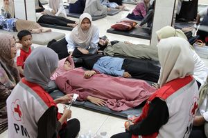 Berhenti Meracuni Rakyat!