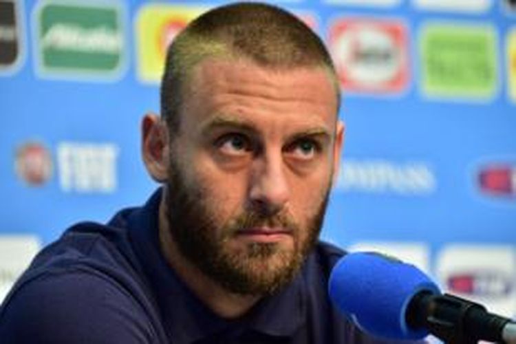 Gelandang AS Roma asal Italia, Daniele De Rossi.