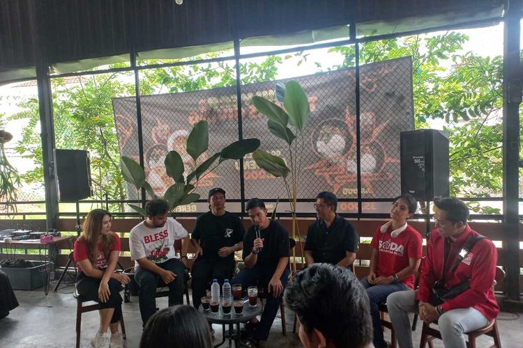 Ketum PSI Kaesang pangarep menghadiri acara Ngopi Santuy bersama Influencer dan Komunitas Milenial di Semarang, Senin (18/12/2023).