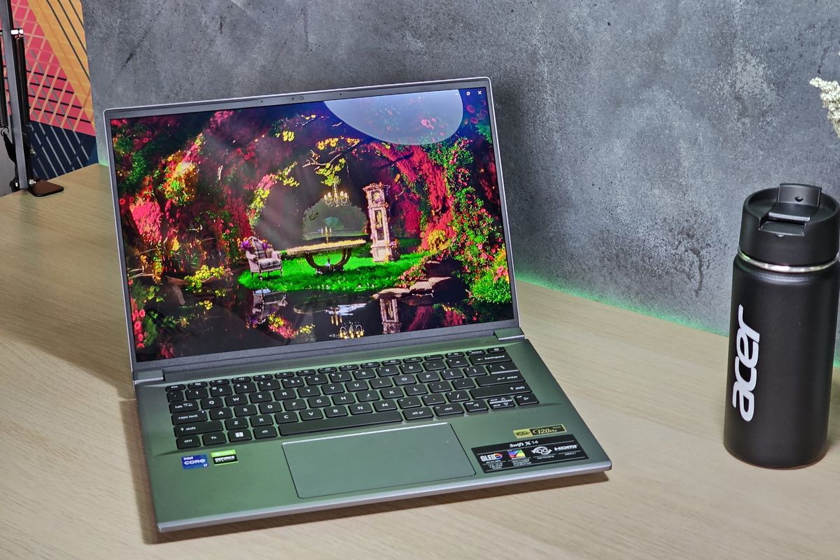 Acer Swift X 14 memiliki spesifikasi kunci layar OLED 14,5 inci, prosesor Intel Core Intel Core i7-13700H, serta GPU Nvidia GeForce RTX 4050, RAM hingga 32 GB, memori hingga 1 TB, fingerprint.