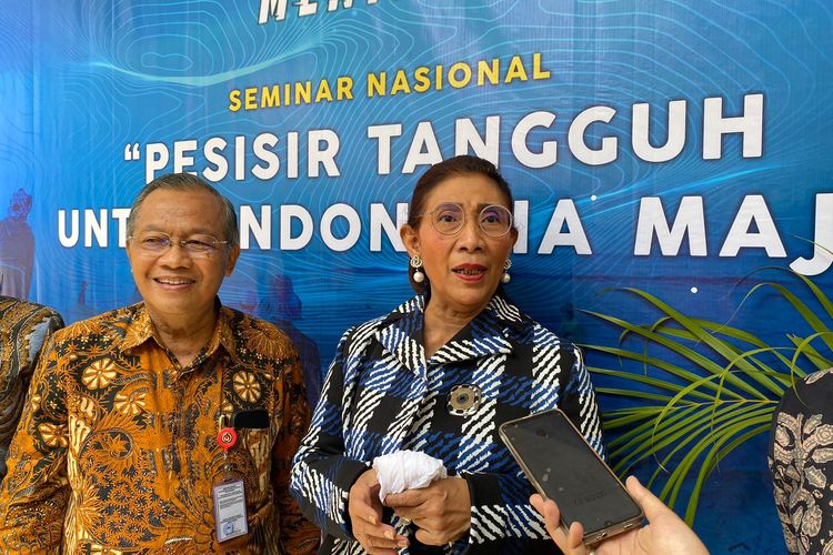 Mantan Menteri Kelautan dan Perikanan, Susi Pudjiastuti usai menjadi pembicara dalam seminar nasional di Kantor Kemenko PMK, Jakarta Pusat, Rabu (13/9/2023).