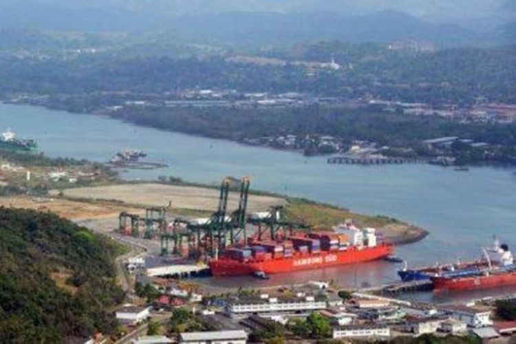 Setiap tahun sedikitnya 15.000 kapal laut melintasi Terusan Panama.