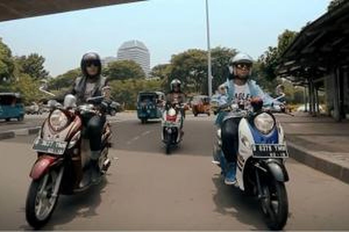 Mengendarai Fino FI untuk tampil sporty sekaligus premium.