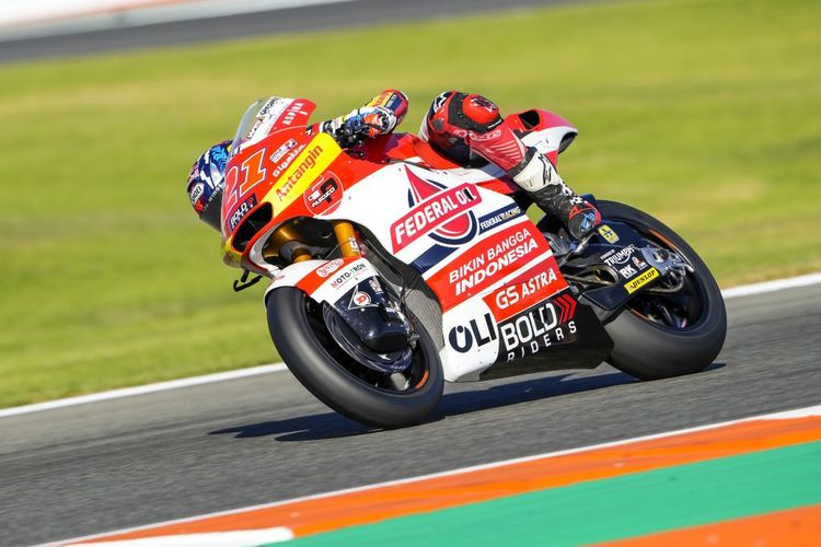 Pebalap Federal Oil Gresini Moto2 (FOGM2), Fabio Di Giannantonio, saat balapan pada Moto2 Valencia 2021