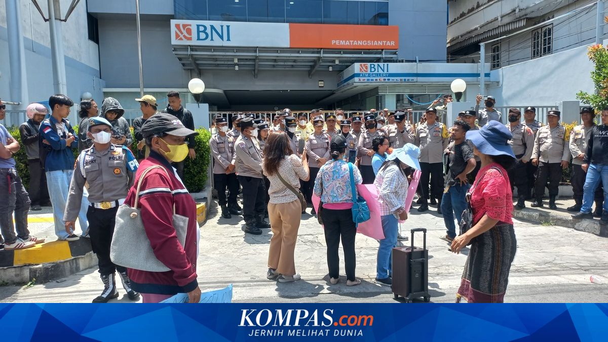 Kasus Koperasi Swadharma, Nasabah di Pematangsiantar Tuntut Bank BUMN Bayar Rp 4,2 Miliar ~RK

Baca di sini: