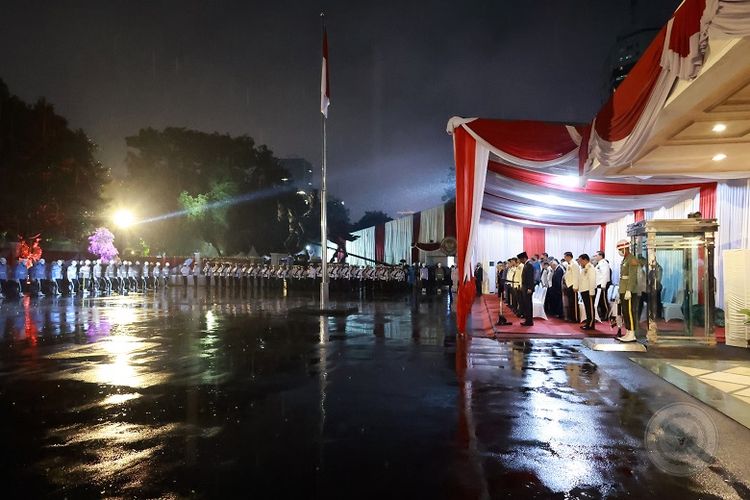 Upacara Parade Senja di Lapangan Bela Negara, Kementerian Pertahanan berjalan khidmat.