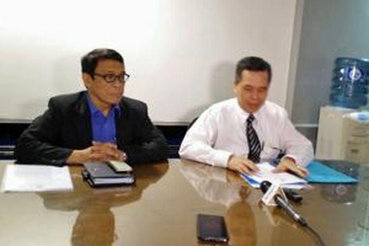(kiri-kanan) Kepala Humas Kemenkominfo Ismail Cawidu bersama juru bicara forum PSIBN Tjipta Lesmana