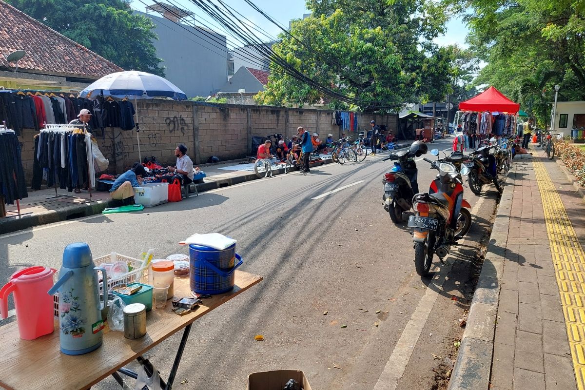Suasana Jalan Sumenep atau area pedagang sekitar hari bebas kendaraan (HBKB) alias car free day (CFD) Jalan MH Thamrin-Jalan Jenderal Sudirman, pada Minggu (9/4/2023) atau sekitar dua pekan menjelang Lebaran 2023.