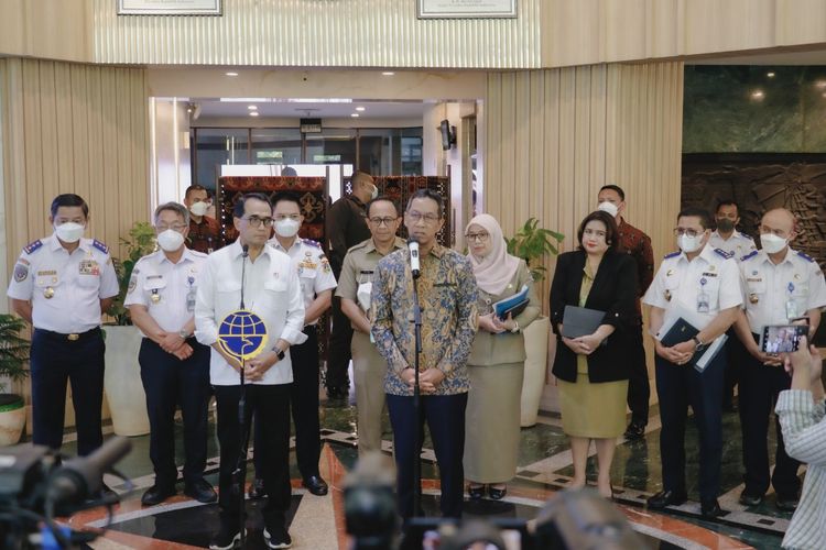 Penjabat (Pj) Gubernur DKI Jakarta Heru Budi Hartono dan Menteri Perhubungan (Menhub) Budi Karya Sumadi