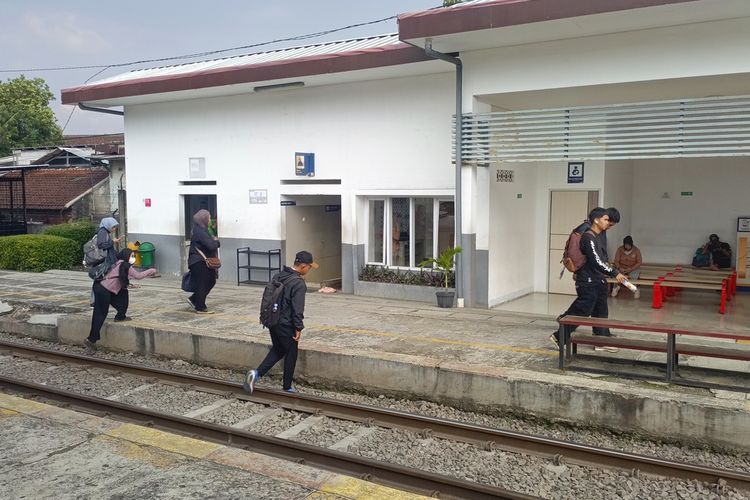 Commuter Line Bandung Raya Dinilai Efektif Tekan Kemacetan, Penumpang Terus Meningkat