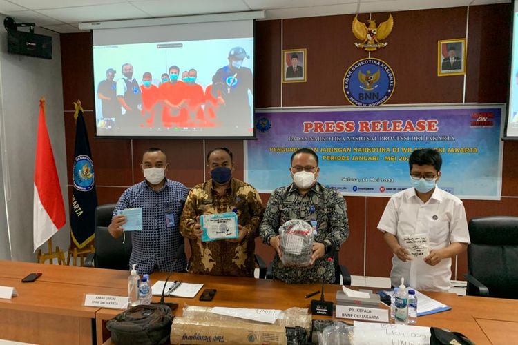 BNN DKI Jakarta merilis pengungkapan tiga jaringan narkoba dalam kurun waktu Januari sampai Mei 2022 pada wilayah DKI Jakarta, di Kantor BNNP DKI Jakarta, Gambir, Jakarta Pusat, Selasa (31/5/2022).