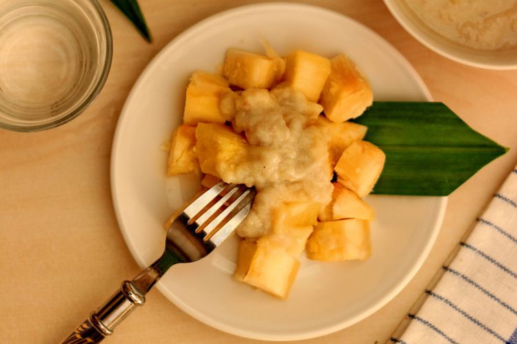 Ilustrasi singkong goreng dengan saus durian.