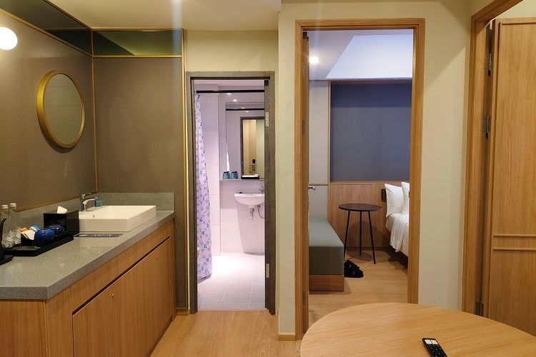 Potrait kamar di hotel Golden Tulip Essential PIK2 Jakarta, Tower 8, Tower Ishikawa, Tokyo Riverside Apartment PIK 2, Kamis (16/10/2025). 