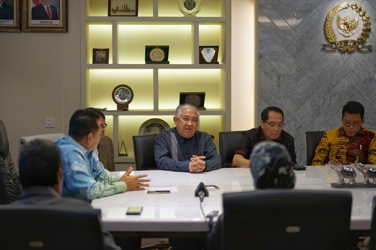 Mantan Ketua Umum Pimpinan Pusat Muhammadiyah, Din Syamsuddin bersama sejumlah tokoh dari Aliansi Masyarakat Peduli Tragedi Kemanusiaan Pemilu 2019 bertemu Ketua DPR Bambang Soesatyo, Selasa (14/5/2019).