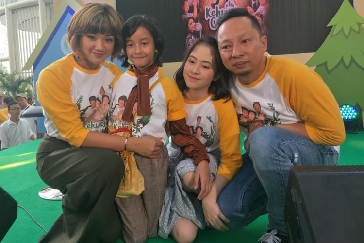Nirina Zubir, Zara JKT 48, Widuri Putri Sasono dan Ringgo Agus dalam jumpa pers film Keluarga Cemara di XXI Epicentrum, Kuningan, Jakarta Selatan, Kamis (20/12/2018).
